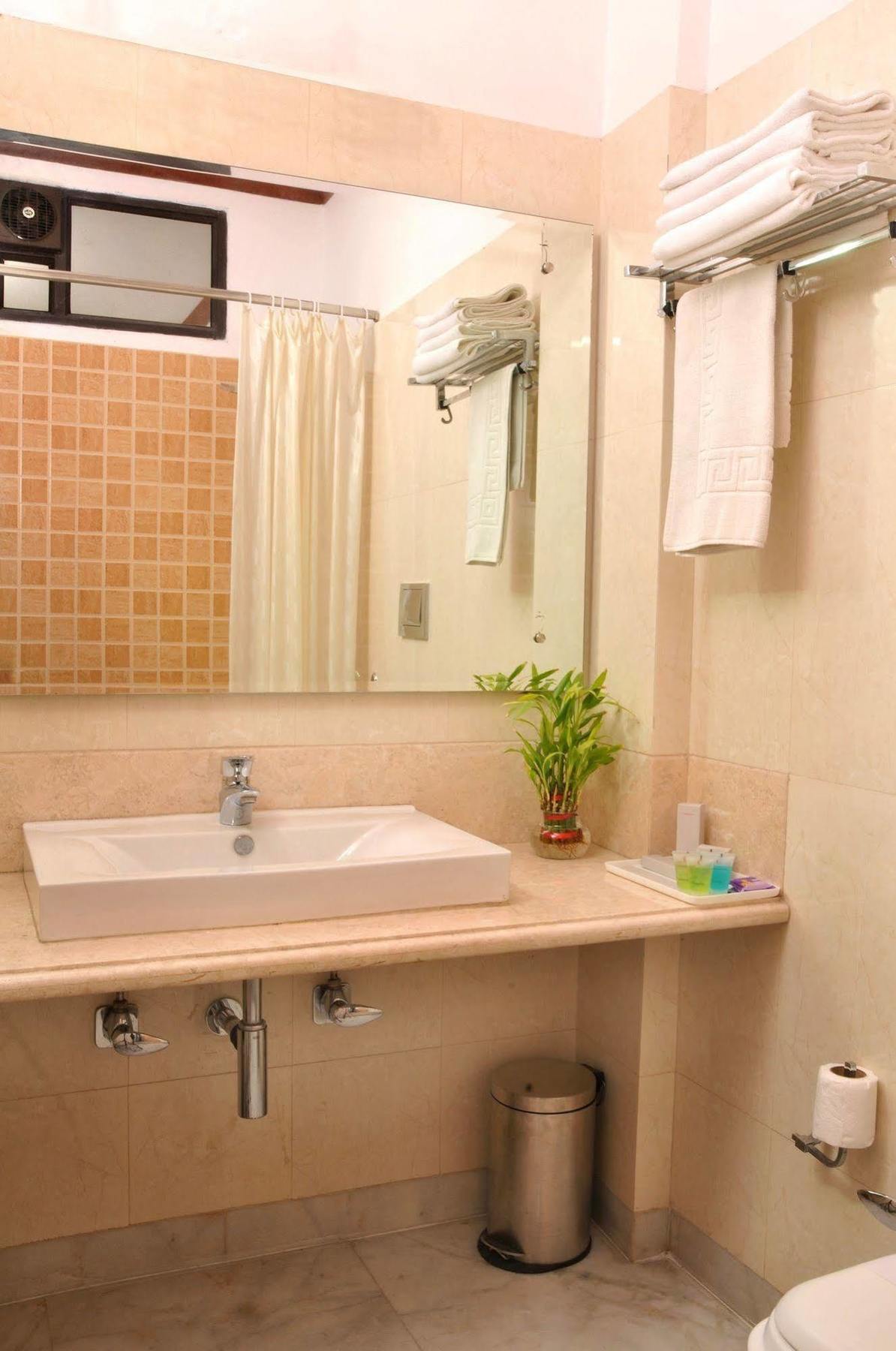 Hotel Citi International Делі Екстер'єр фото