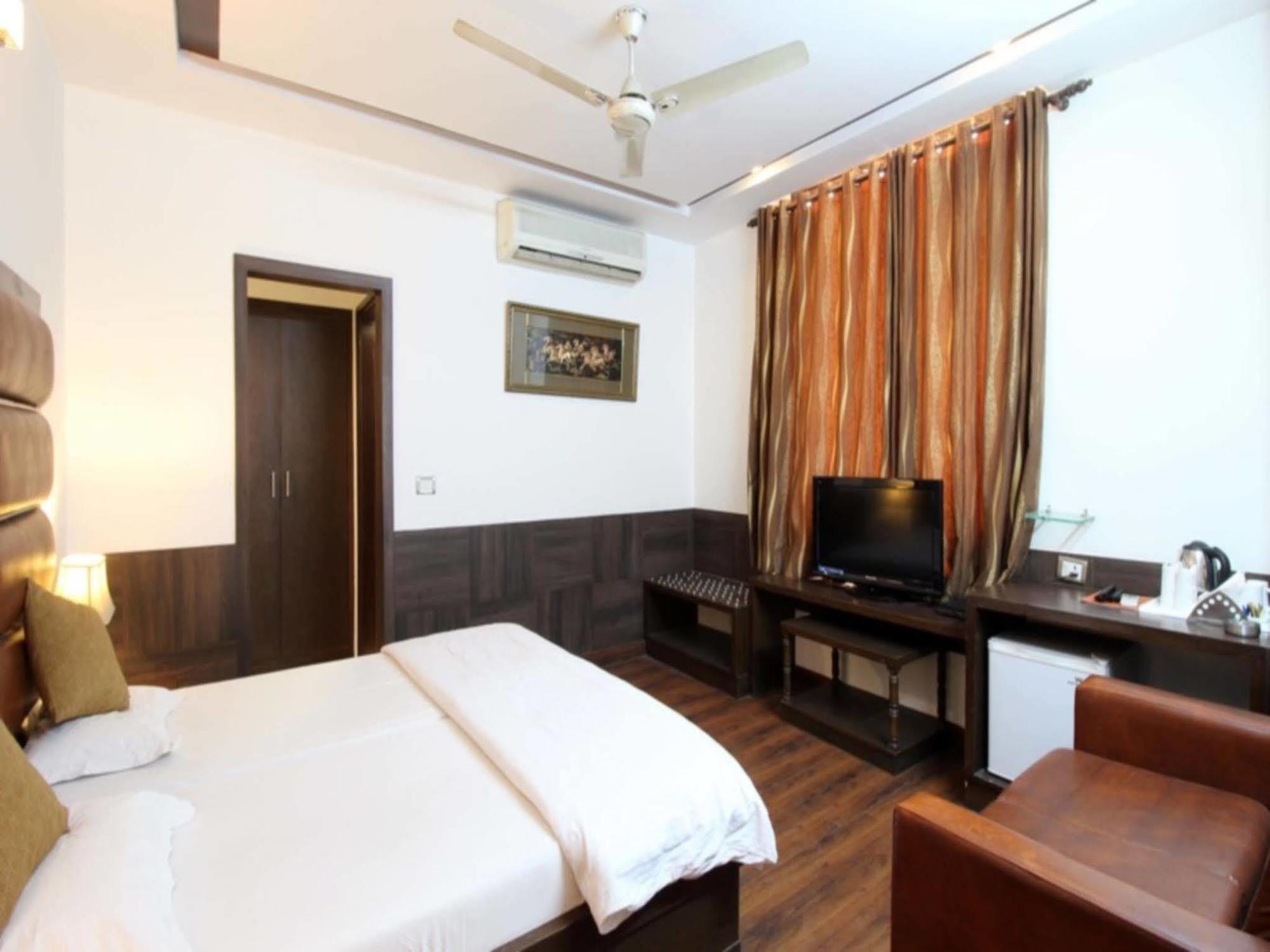 Hotel Citi International Делі Екстер'єр фото